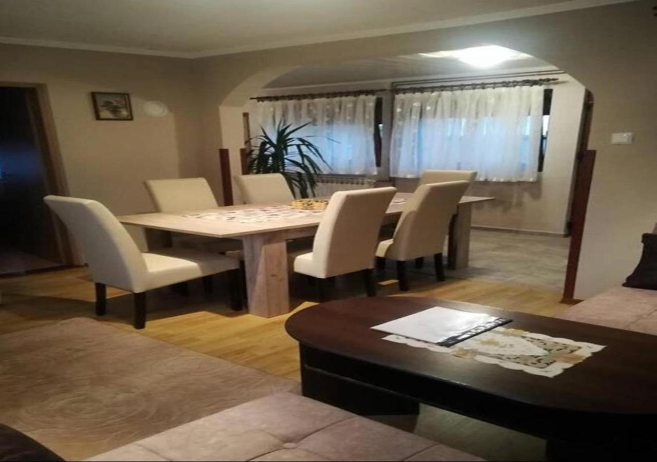 Apartman Anna Ogulin Zewnętrze zdjęcie