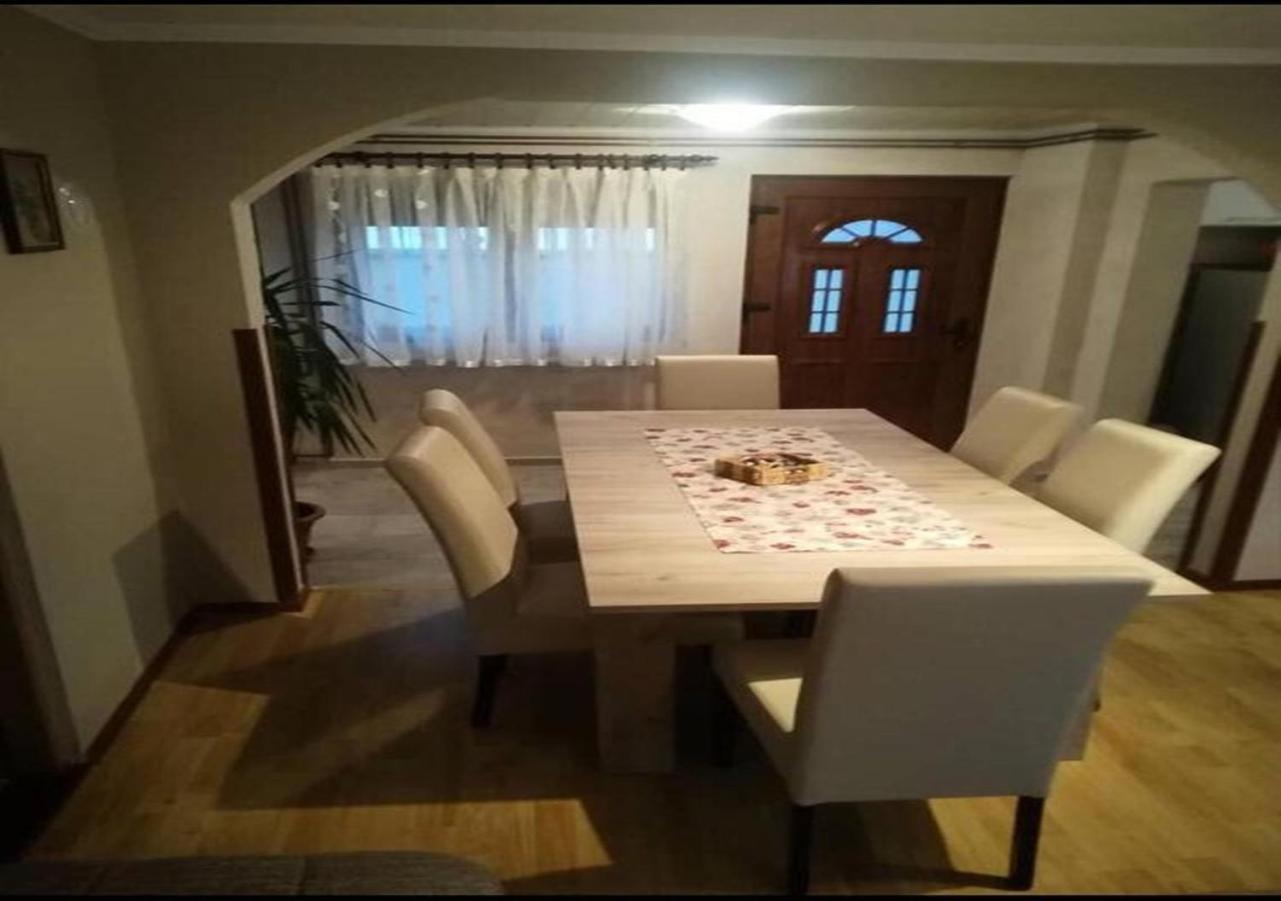 Apartman Anna Ogulin Zewnętrze zdjęcie