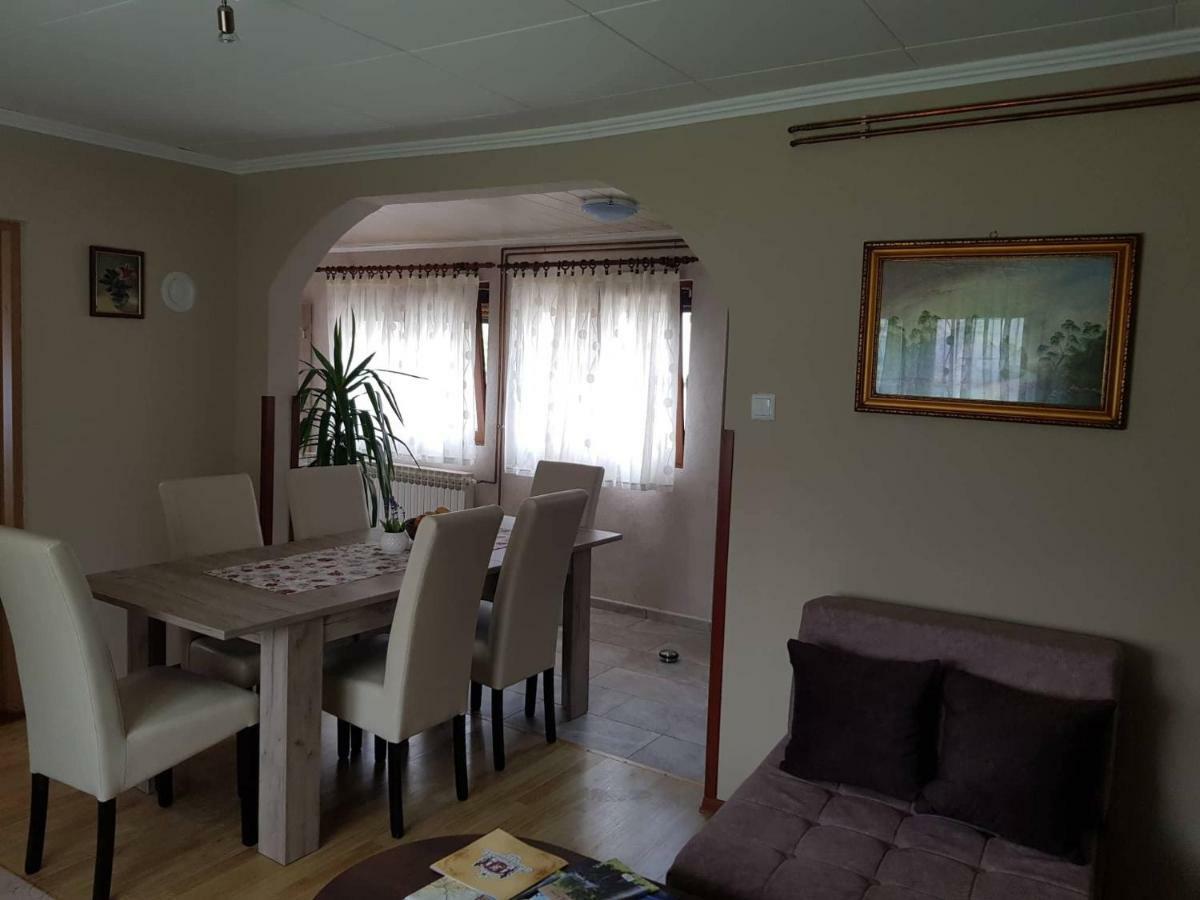 Apartman Anna Ogulin Zewnętrze zdjęcie