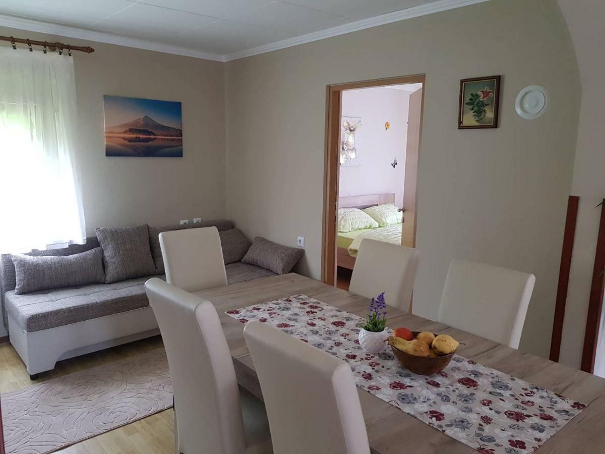 Apartman Anna Ogulin Zewnętrze zdjęcie