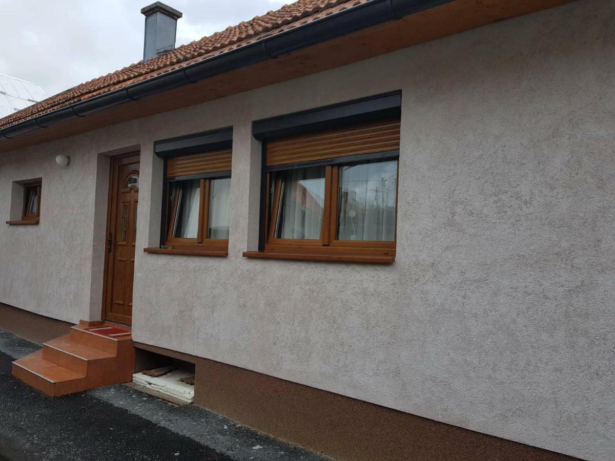 Apartman Anna Ogulin Zewnętrze zdjęcie