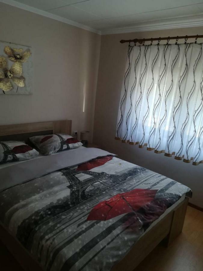 Apartman Anna Ogulin Zewnętrze zdjęcie